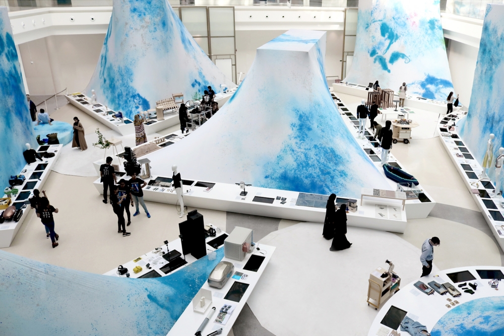 https://s7d9.scene7.com/is/image/RoseBrand/Global Grad Show1